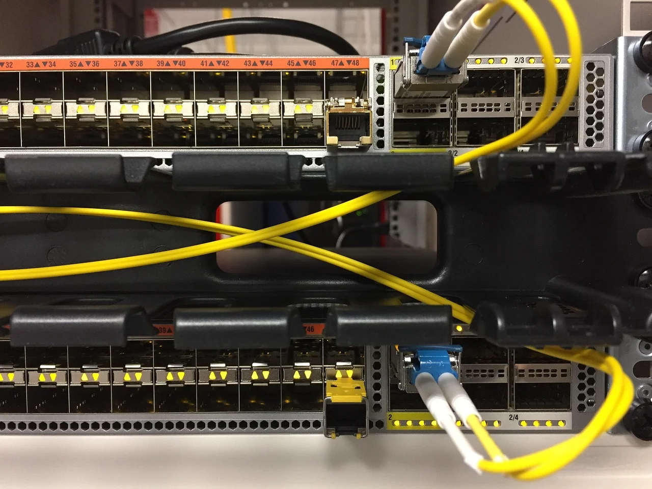 Router przemysłowy: klucz do niezawodnych instalacji LED w przemyśle